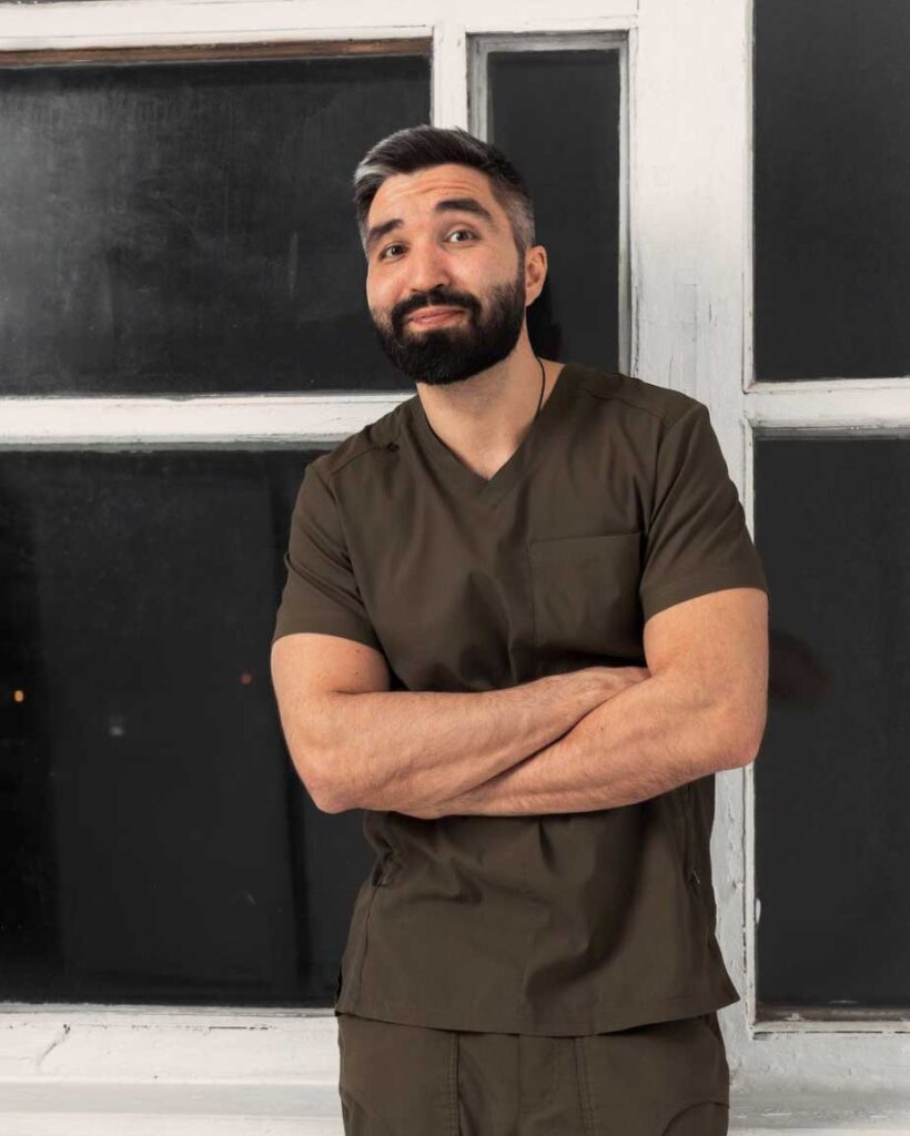 Передо мной стоит пациентка.